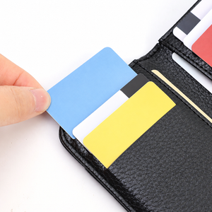 Schmales Kartenetui mit 9 Kartenfächern – Schwarz – Produktdetail oder ergänzende Inszenierung