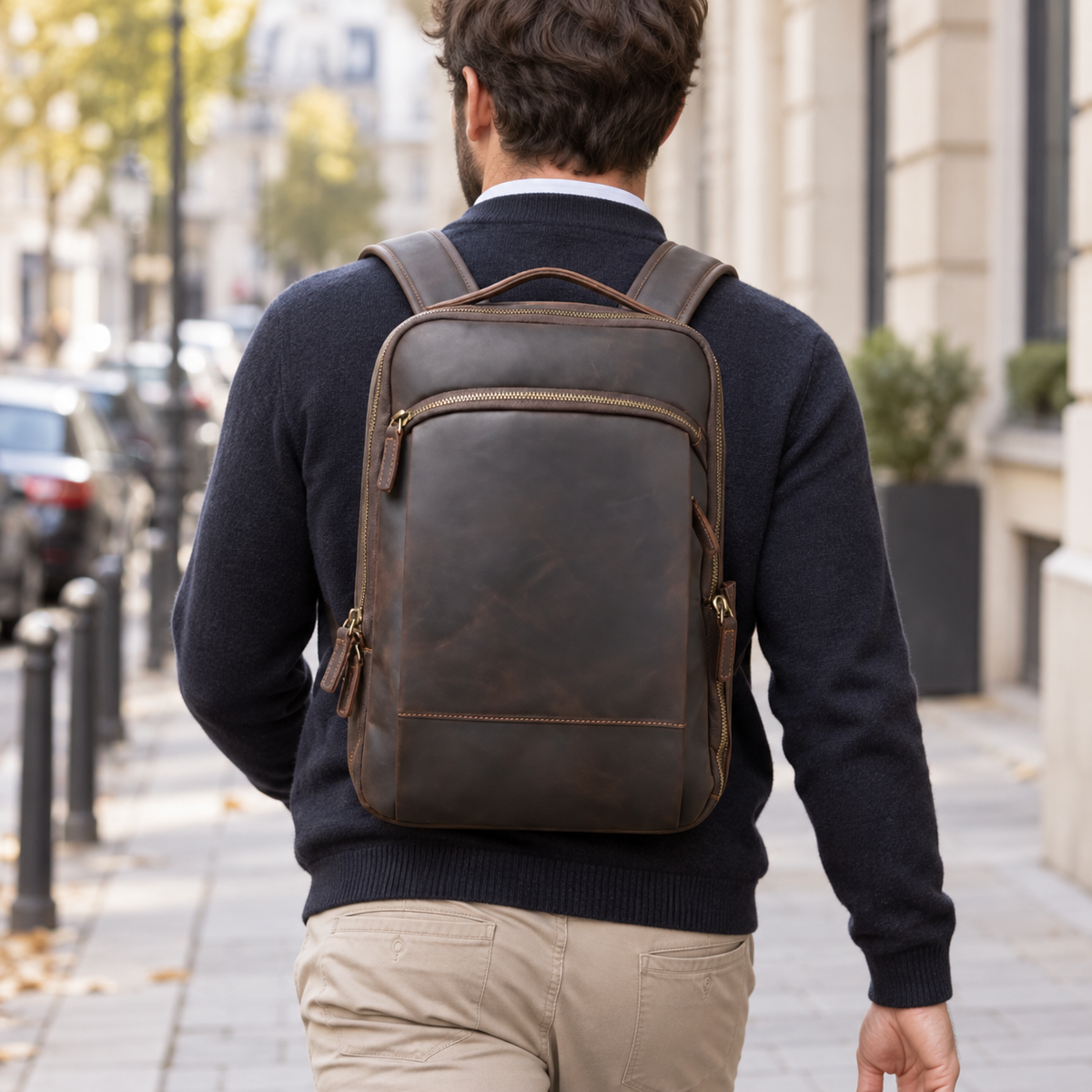 Laptoprucksack aus Rindsleder – Kaffeebraun – M-804 – getragen oder gehalten